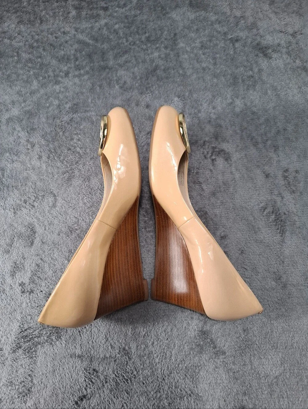Tory Burch Blush Patent Leather Pumps with Gold Logo Medallion Sz 8.5